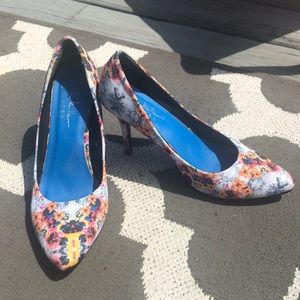 Nicole Miller Floral Tropical Pumps